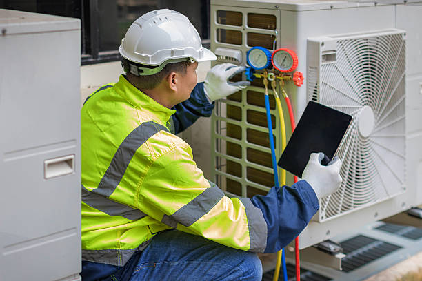Professional Hvac technician working in New Braunfels, TX
